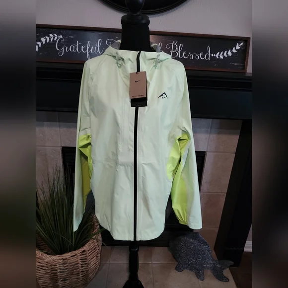 Nike Men's Light Green Jacket - Picture 5 of 12